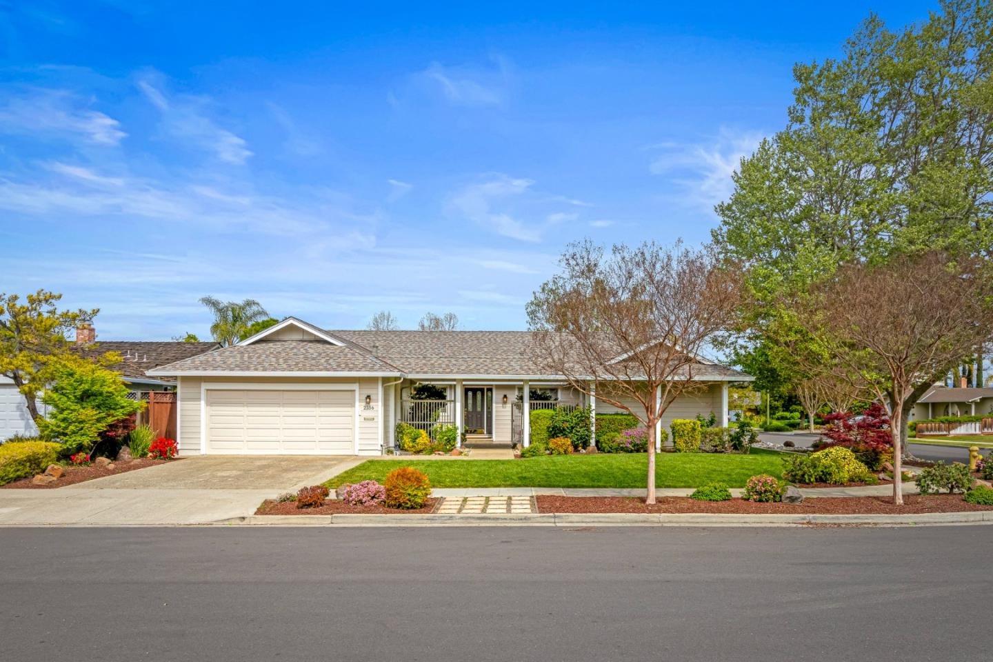 Detail Gallery Image 3 of 51 For 2356 Walden Sq, San Jose,  CA 95124 - 4 Beds | 2 Baths