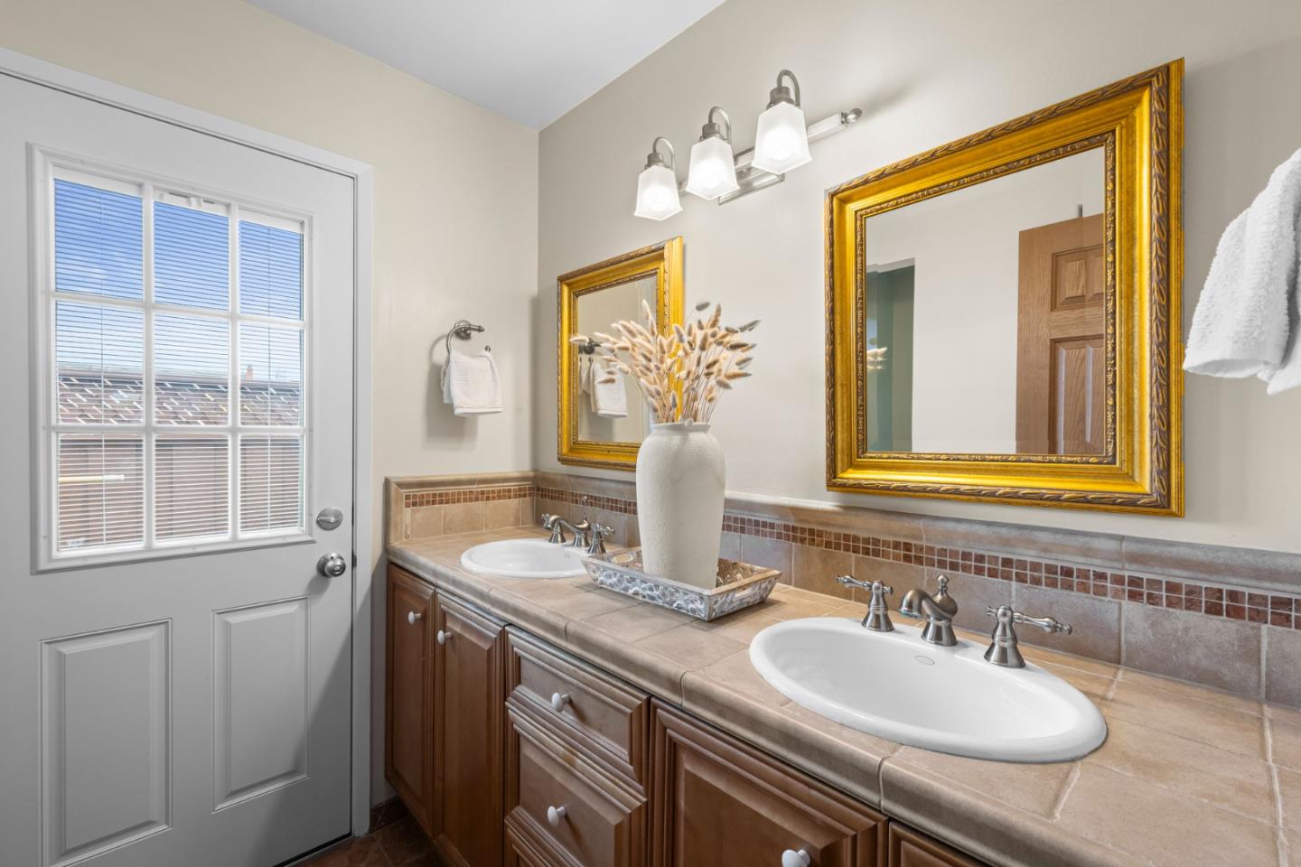 Detail Gallery Image 45 of 51 For 2356 Walden Sq, San Jose,  CA 95124 - 4 Beds | 2 Baths