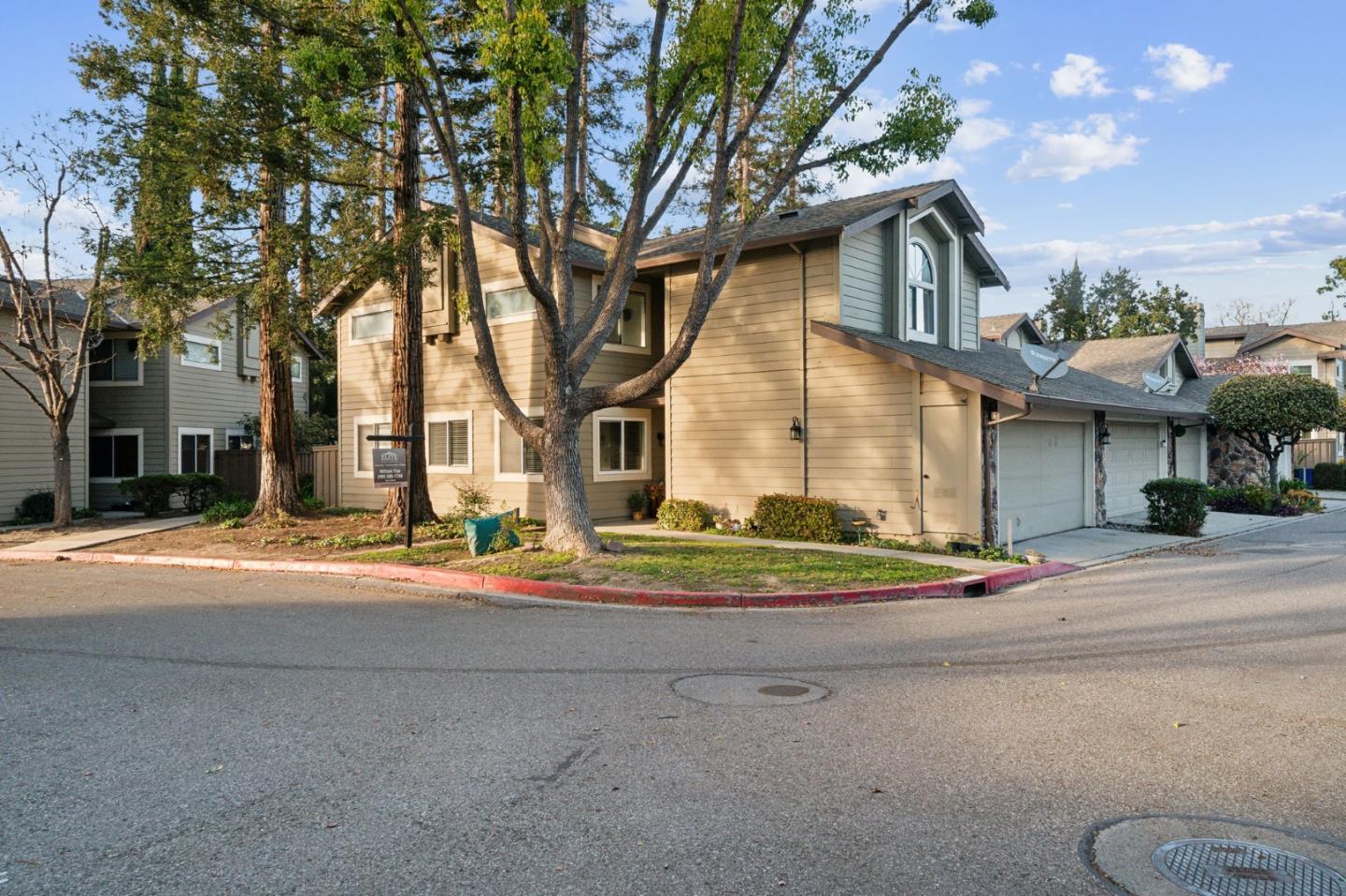 Detail Gallery Image 2 of 30 For 25 Deer Run Cir, San Jose,  CA 95136 - 3 Beds | 2/1 Baths