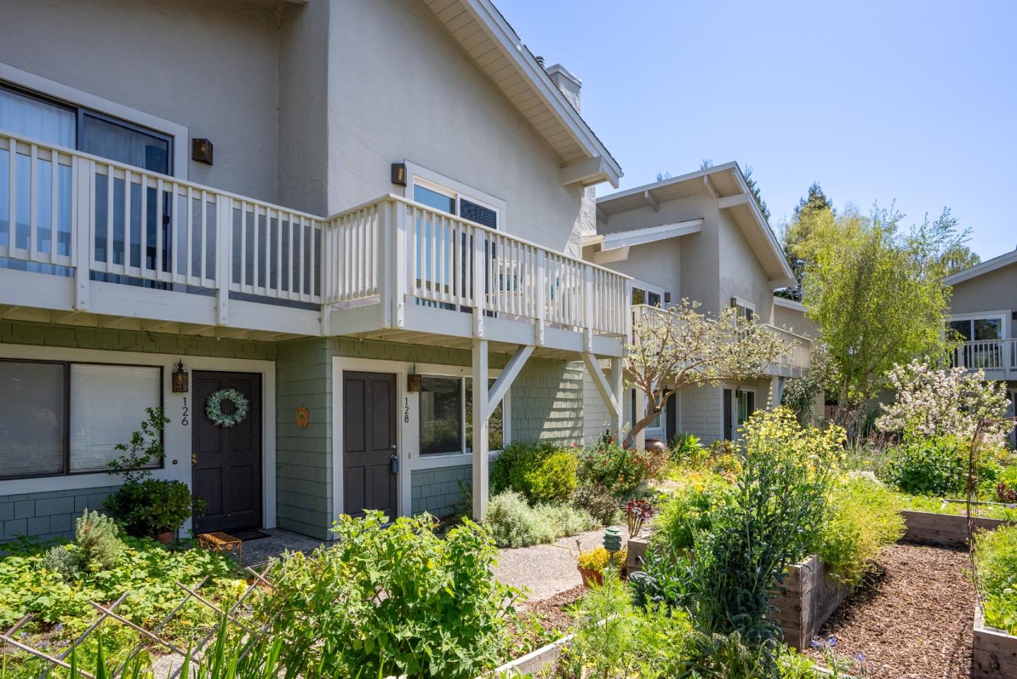 Detail Gallery Image 2 of 28 For 128 Grant St, Santa Cruz,  CA 95060 - 2 Beds | 1/1 Baths