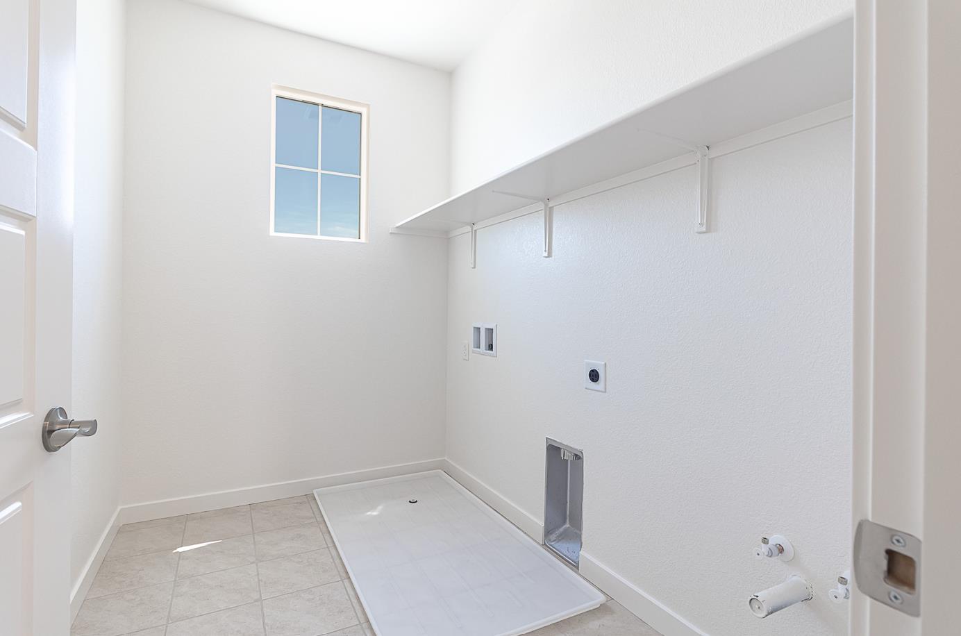 Detail Gallery Image 11 of 17 For 16013 Testarossa St, Lathrop,  CA 95330 - 4 Beds | 3 Baths