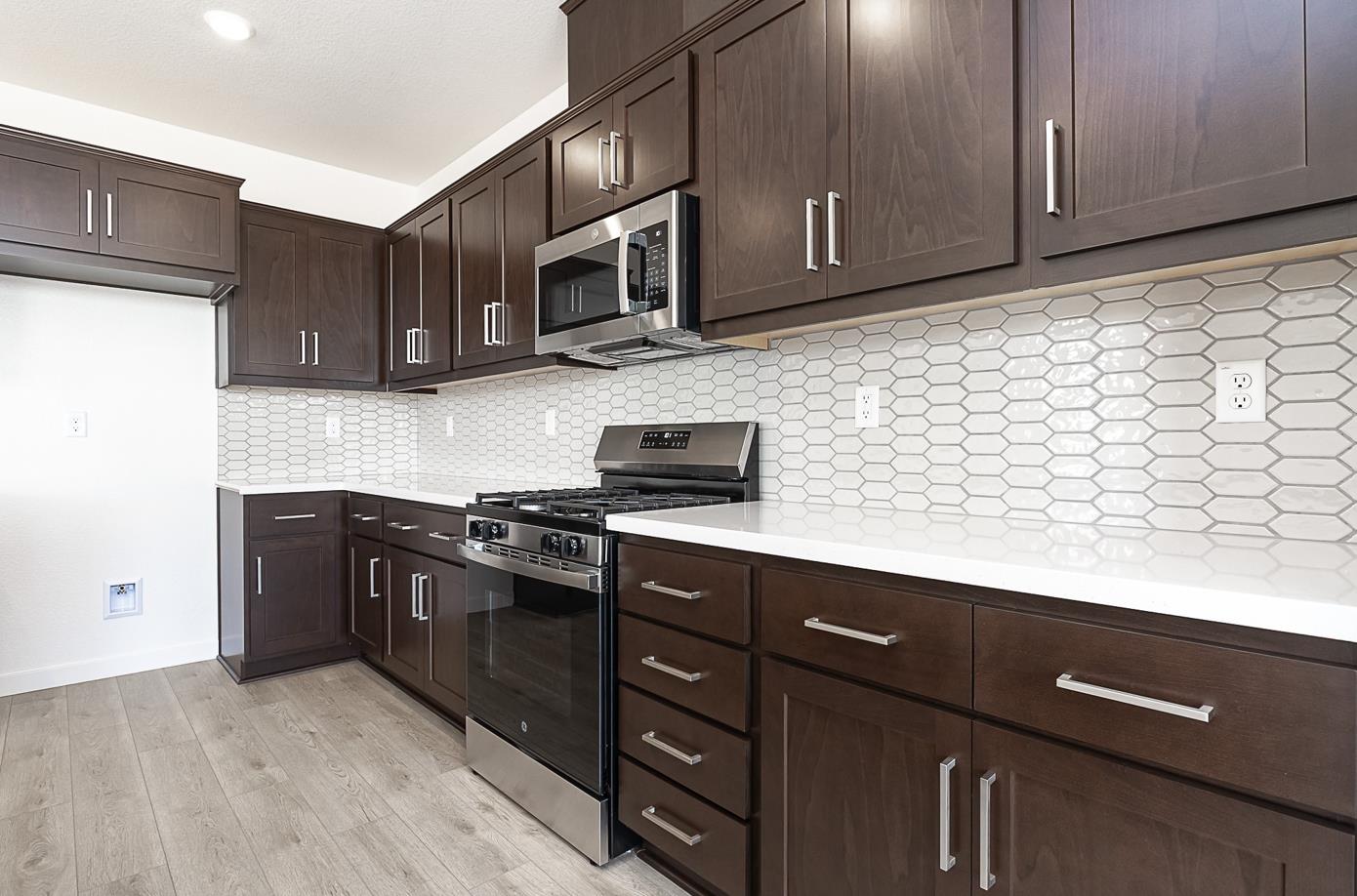 Detail Gallery Image 8 of 17 For 16013 Testarossa St, Lathrop,  CA 95330 - 4 Beds | 3 Baths