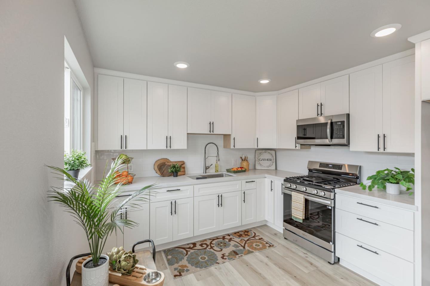Detail Gallery Image 13 of 44 For 61 Verde Cir, Hollister,  CA 95023 - 3 Beds | 2 Baths