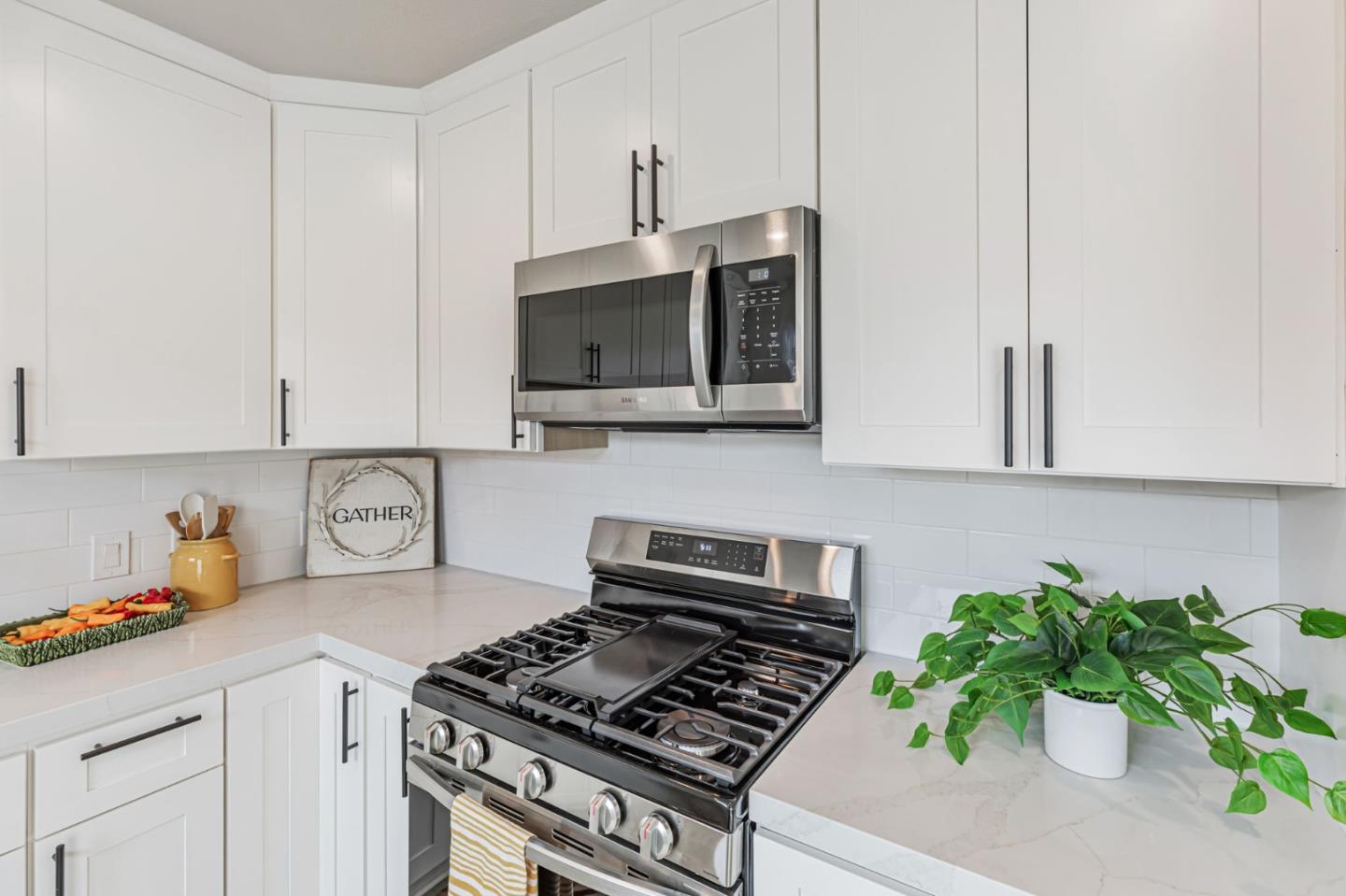 Detail Gallery Image 14 of 44 For 61 Verde Cir, Hollister,  CA 95023 - 3 Beds | 2 Baths