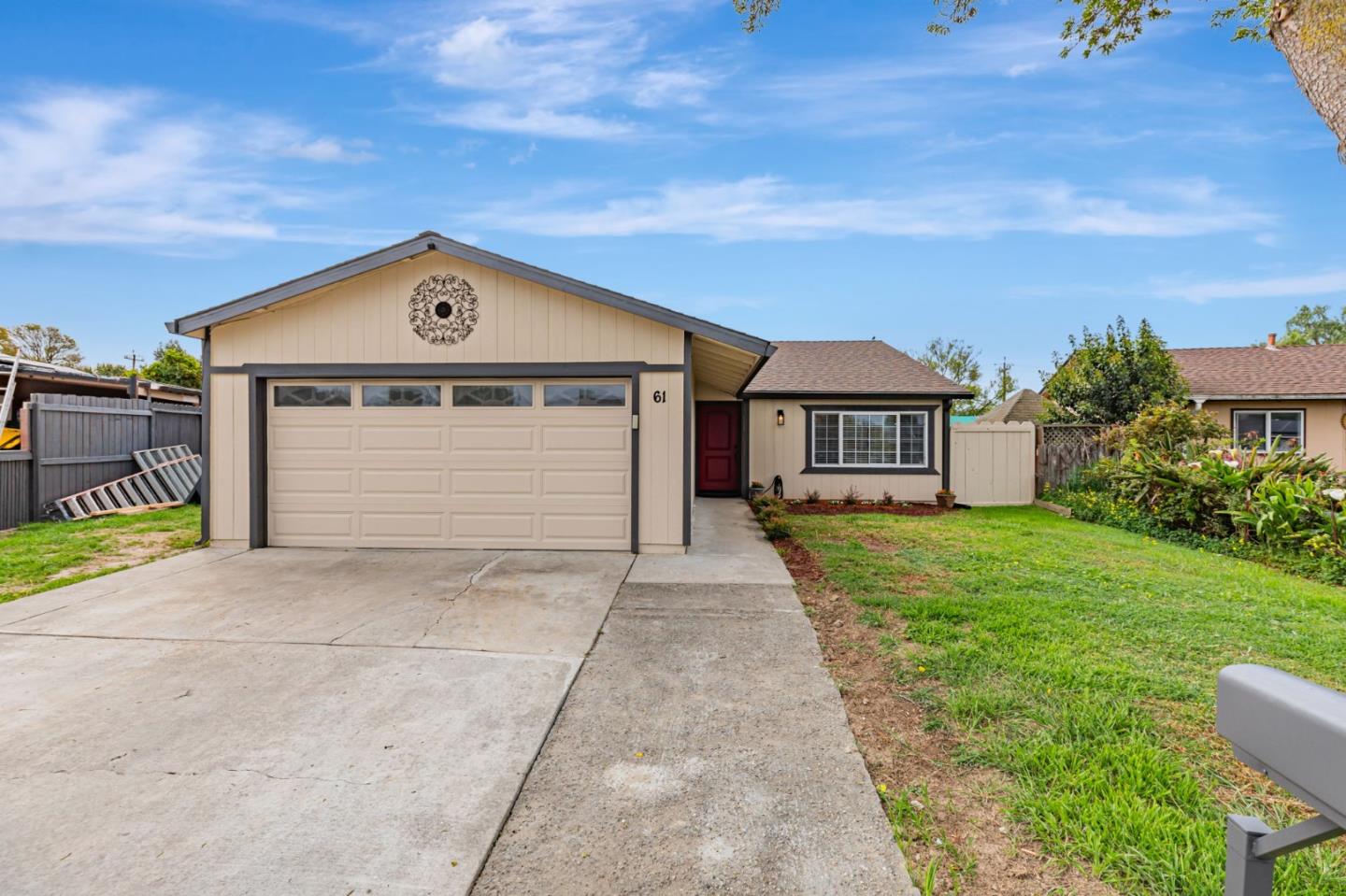 Detail Gallery Image 2 of 44 For 61 Verde Cir, Hollister,  CA 95023 - 3 Beds | 2 Baths