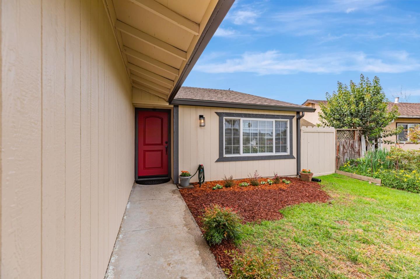 Detail Gallery Image 5 of 44 For 61 Verde Cir, Hollister,  CA 95023 - 3 Beds | 2 Baths