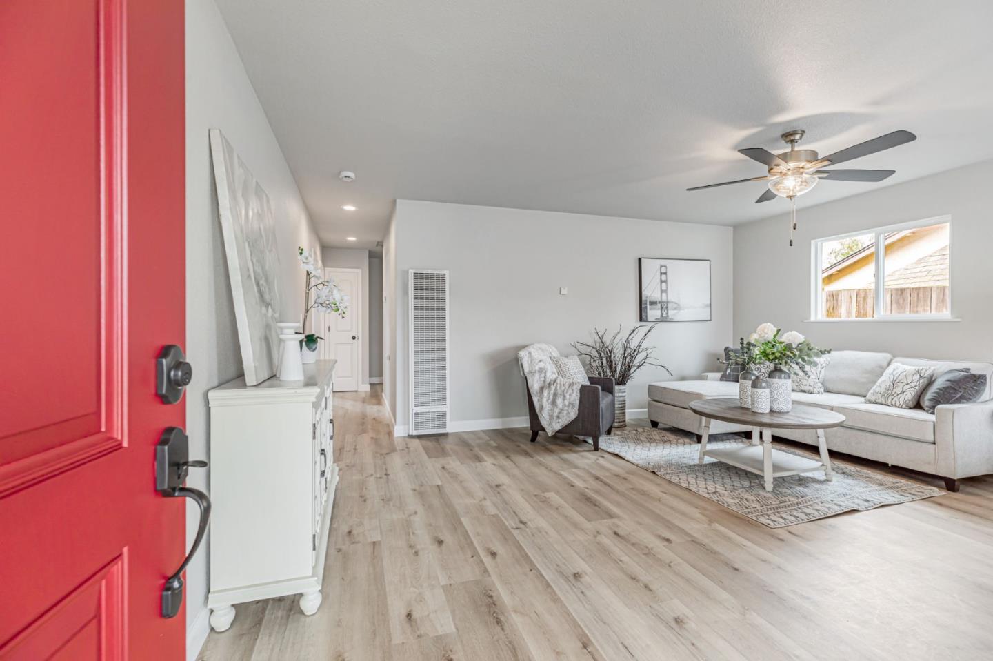 Detail Gallery Image 6 of 44 For 61 Verde Cir, Hollister,  CA 95023 - 3 Beds | 2 Baths