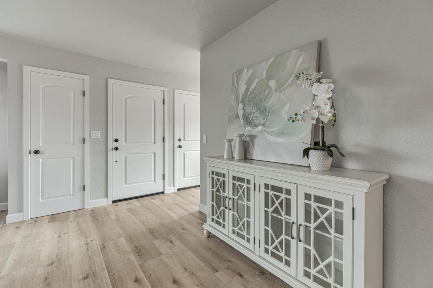 Detail Gallery Image 7 of 44 For 61 Verde Cir, Hollister,  CA 95023 - 3 Beds | 2 Baths