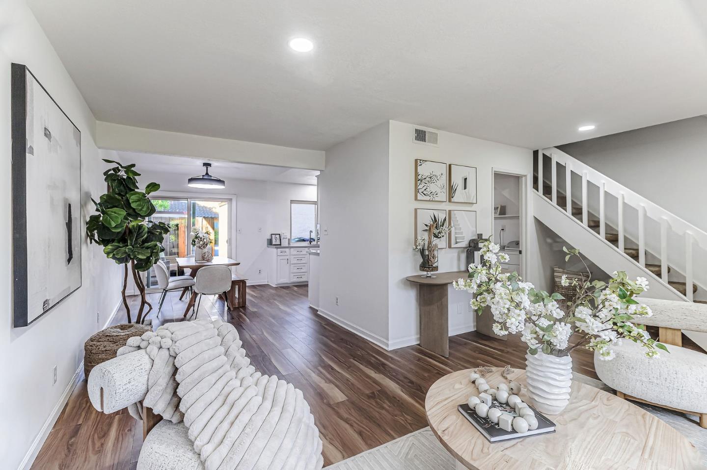 Detail Gallery Image 5 of 26 For 153 Brahms Way, Sunnyvale,  CA 94087 - 3 Beds | 2/1 Baths