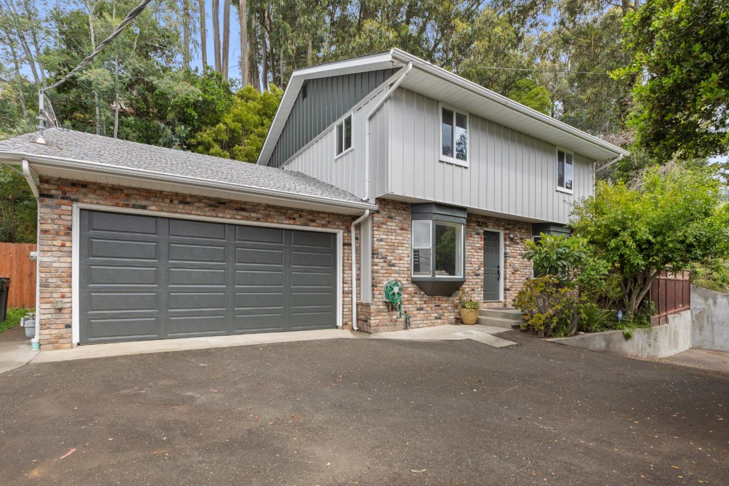 Detail Gallery Image 2 of 29 For 4251 Maple Avenue, Oakland,  CA 94602 - 3 Beds | 2/1 Baths
