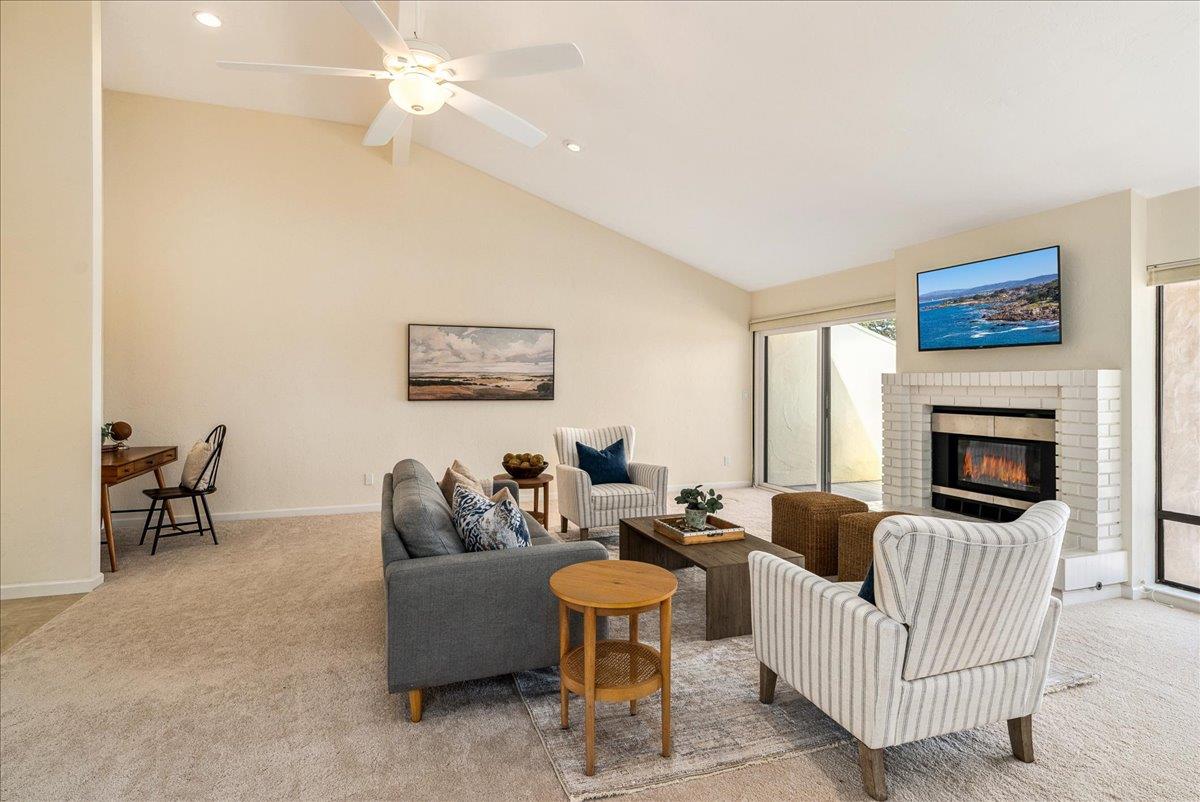 Detail Gallery Image 2 of 34 For 7 via Joaquin #10,  Monterey,  CA 93940 - 2 Beds | 2/1 Baths