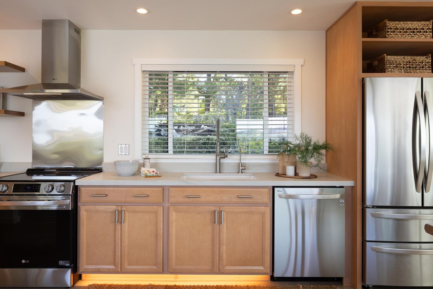 Detail Gallery Image 11 of 28 For 25450 via Cicindela, Carmel Valley,  CA 93923 - 3 Beds | 2/1 Baths