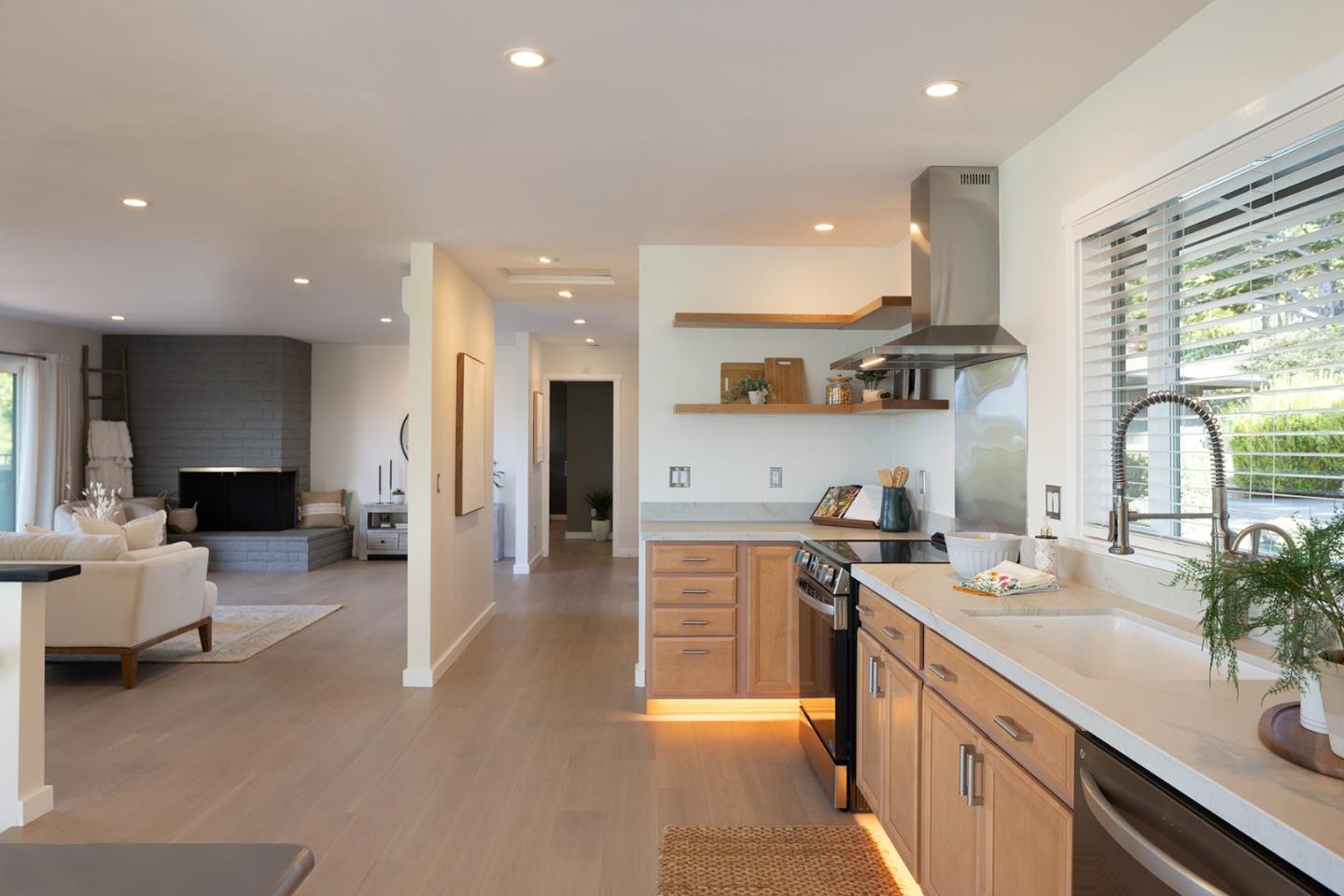 Detail Gallery Image 14 of 28 For 25450 via Cicindela, Carmel Valley,  CA 93923 - 3 Beds | 2/1 Baths