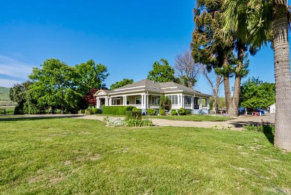Detail Gallery Image 2 of 52 For 610 San Felipe Rd, Gilroy,  CA 95020 - 5 Beds | 3 Baths