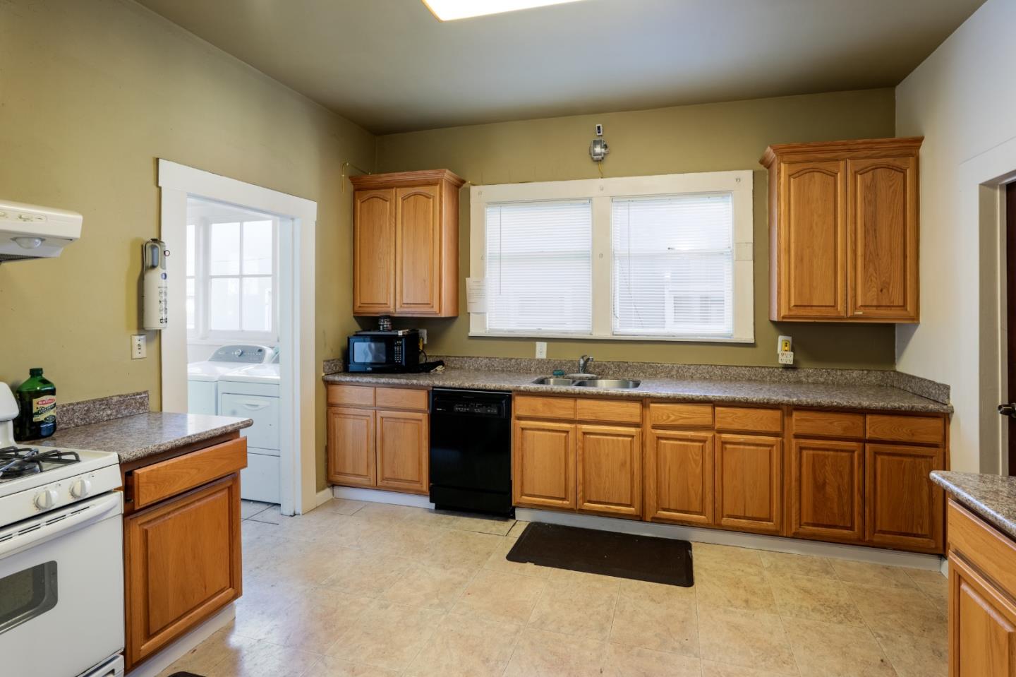 Detail Gallery Image 15 of 24 For 499 S 5th St, San Jose,  CA 95112 - 7 Beds | 4/1 Baths