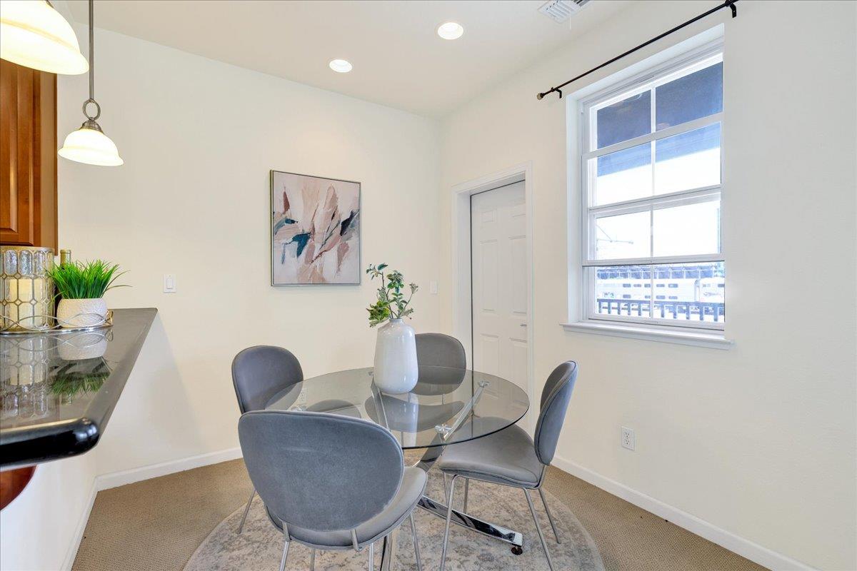 Detail Gallery Image 11 of 71 For 1283 De Altura Cmn, San Jose,  CA 95126 - 2 Beds | 2/1 Baths