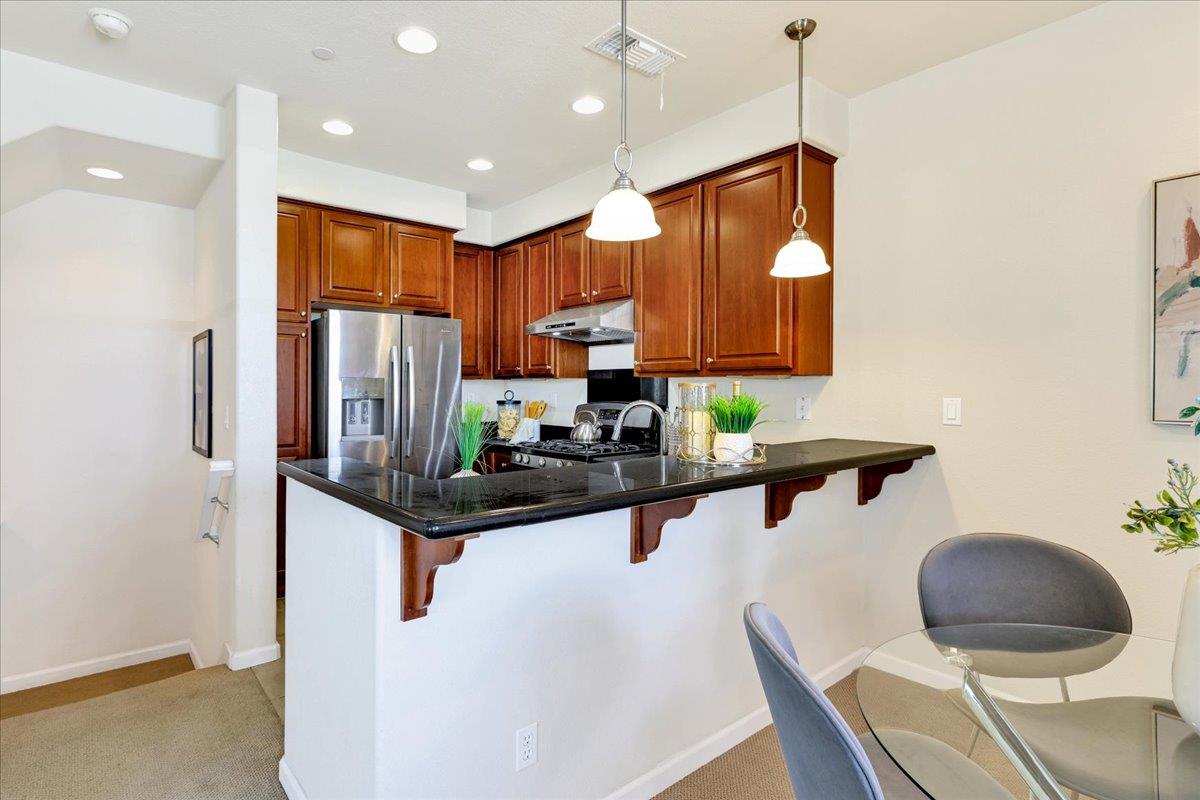 Detail Gallery Image 14 of 71 For 1283 De Altura Cmn, San Jose,  CA 95126 - 2 Beds | 2/1 Baths