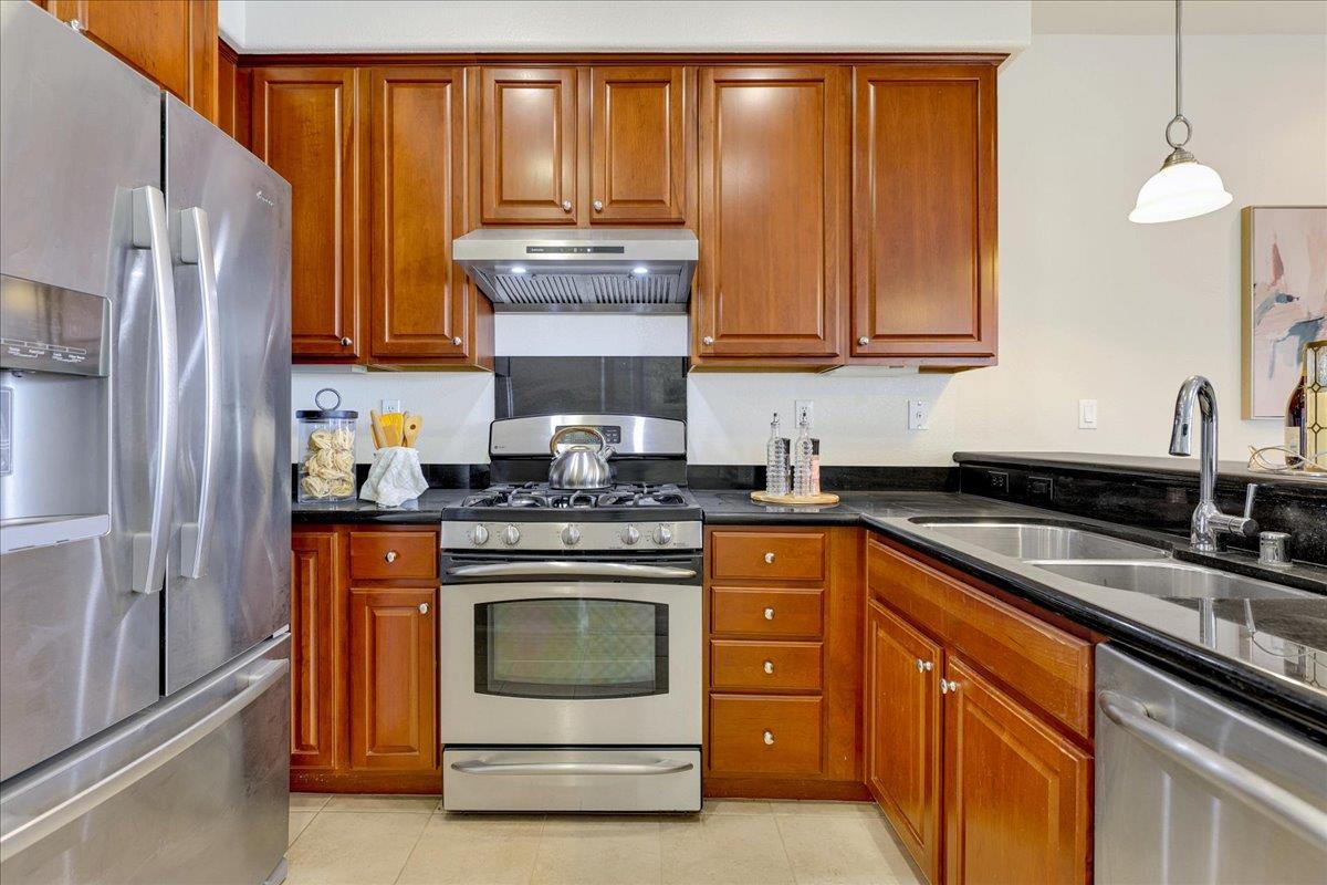 Detail Gallery Image 15 of 71 For 1283 De Altura Cmn, San Jose,  CA 95126 - 2 Beds | 2/1 Baths