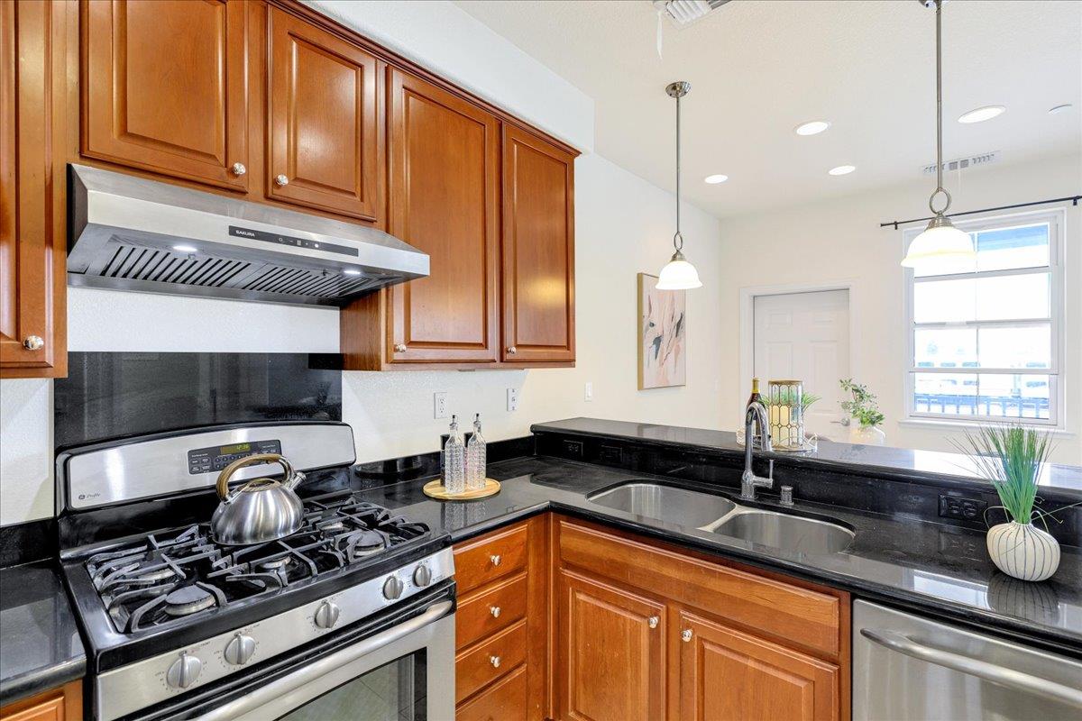 Detail Gallery Image 18 of 71 For 1283 De Altura Cmn, San Jose,  CA 95126 - 2 Beds | 2/1 Baths