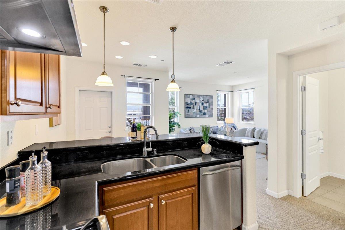 Detail Gallery Image 19 of 71 For 1283 De Altura Cmn, San Jose,  CA 95126 - 2 Beds | 2/1 Baths