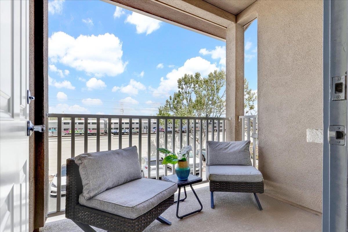 Detail Gallery Image 23 of 71 For 1283 De Altura Cmn, San Jose,  CA 95126 - 2 Beds | 2/1 Baths