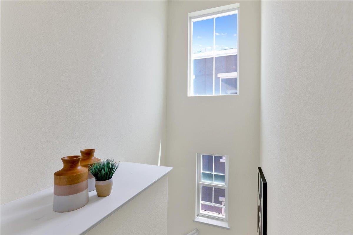 Detail Gallery Image 26 of 71 For 1283 De Altura Cmn, San Jose,  CA 95126 - 2 Beds | 2/1 Baths
