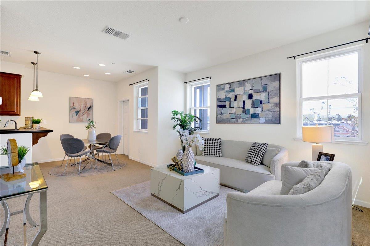 Detail Gallery Image 4 of 71 For 1283 De Altura Cmn, San Jose,  CA 95126 - 2 Beds | 2/1 Baths