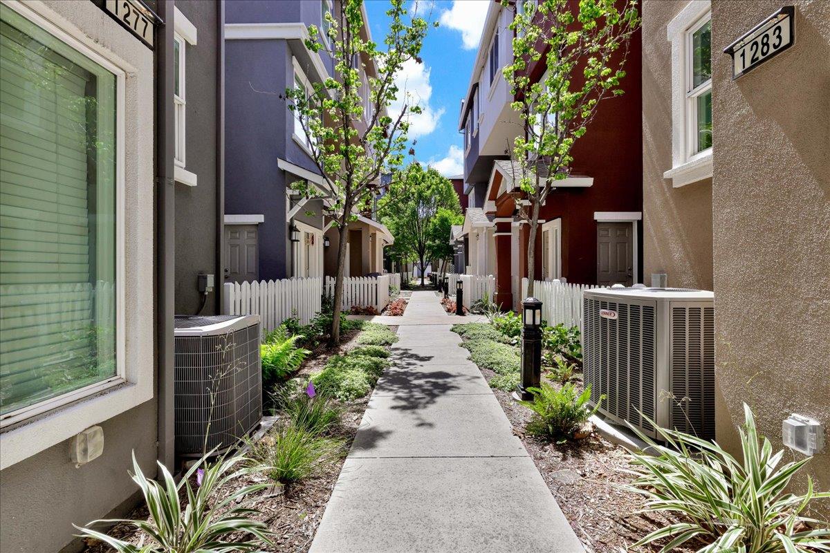 Detail Gallery Image 40 of 71 For 1283 De Altura Cmn, San Jose,  CA 95126 - 2 Beds | 2/1 Baths