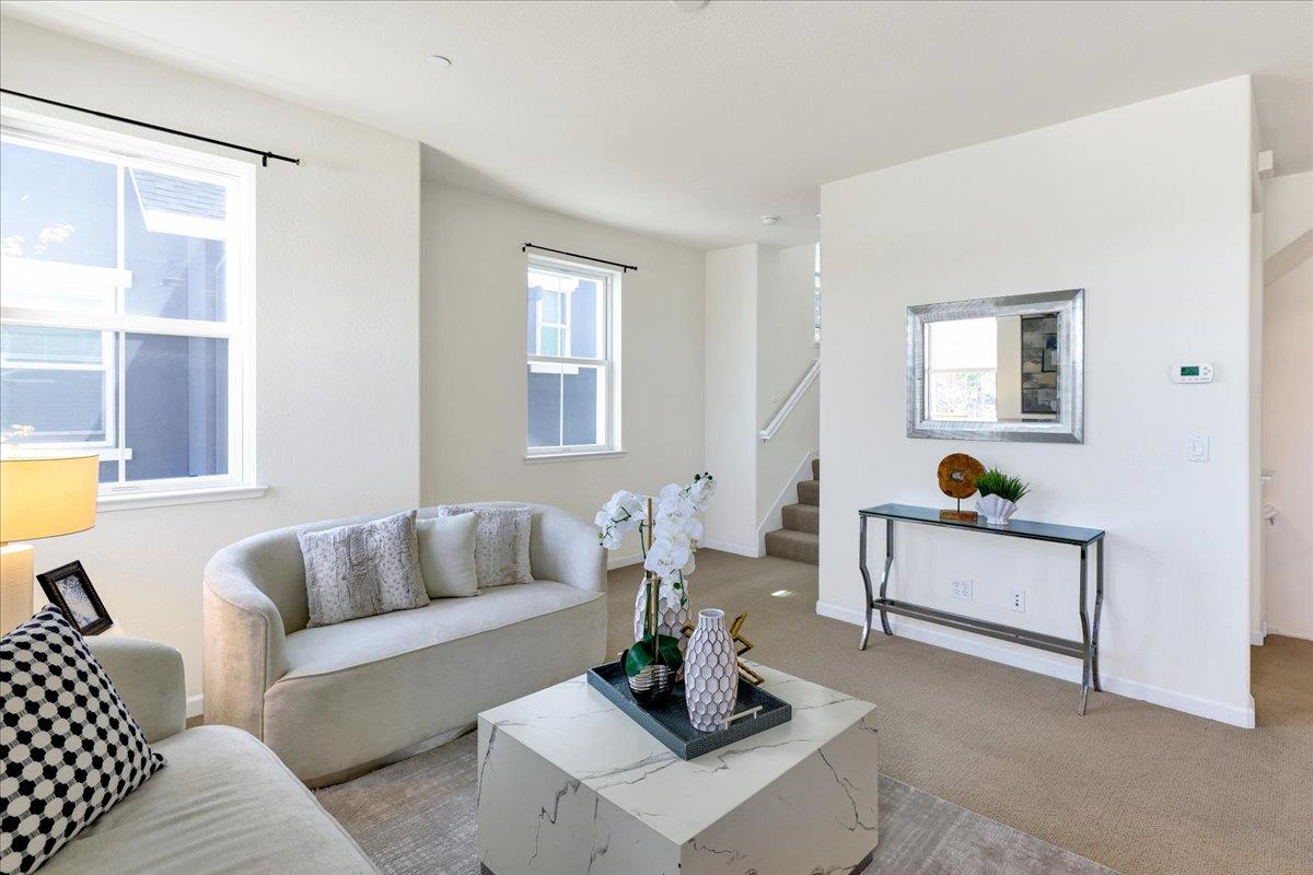 Detail Gallery Image 7 of 71 For 1283 De Altura Cmn, San Jose,  CA 95126 - 2 Beds | 2/1 Baths