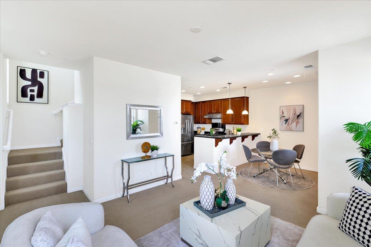 Detail Gallery Image 9 of 71 For 1283 De Altura Cmn, San Jose,  CA 95126 - 2 Beds | 2/1 Baths
