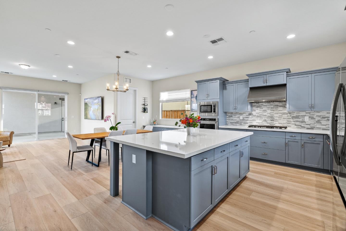Detail Gallery Image 10 of 51 For 478 Lassen Way, Marina,  CA 93933 - 4 Beds | 2/1 Baths