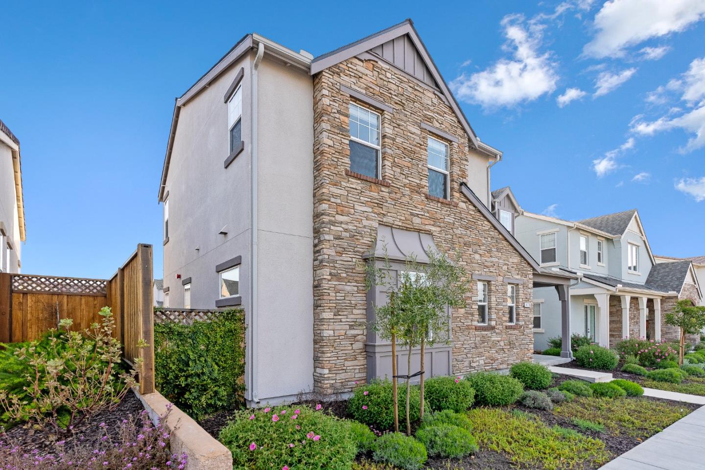 Detail Gallery Image 4 of 51 For 478 Lassen Way, Marina,  CA 93933 - 4 Beds | 2/1 Baths