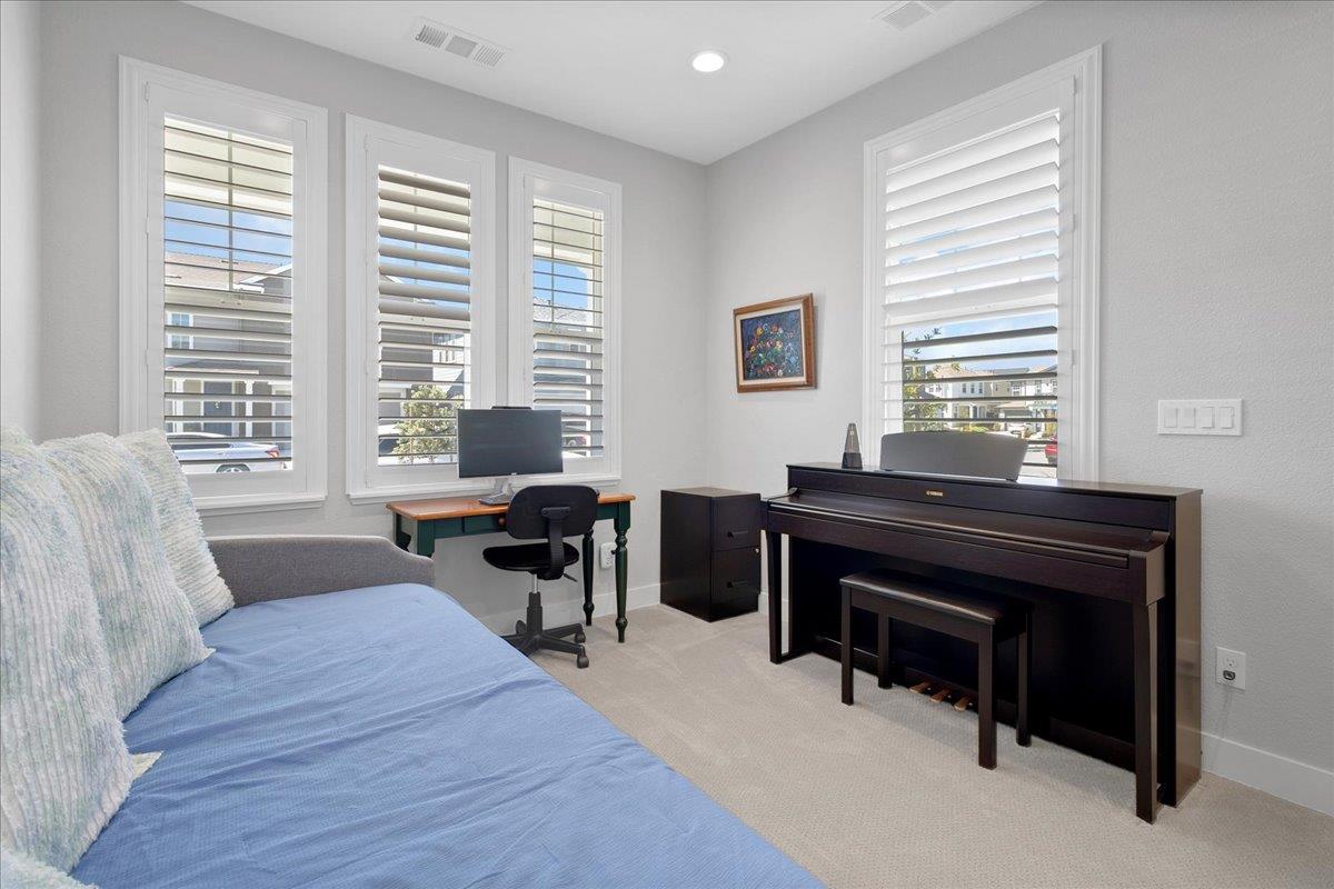 Detail Gallery Image 14 of 34 For 277 Skyview Dr, Marina,  CA 93933 - 4 Beds | 3 Baths