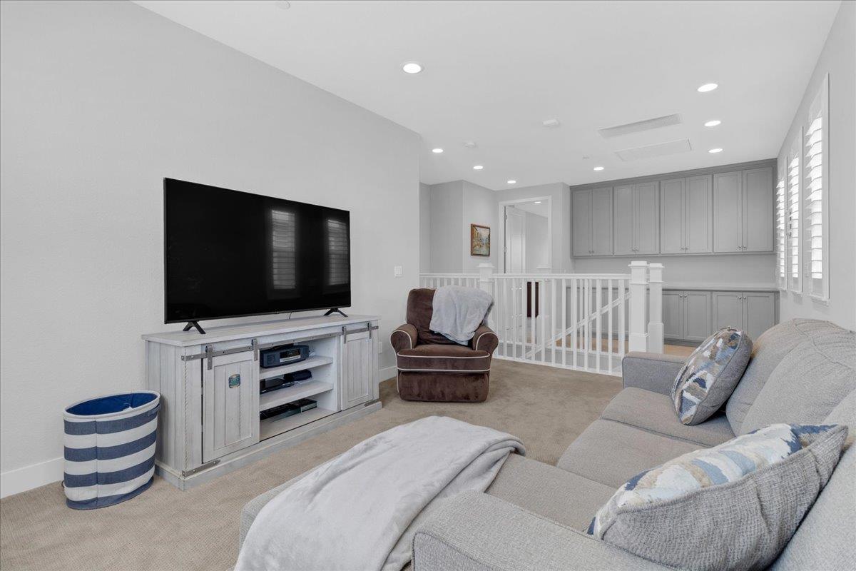 Detail Gallery Image 17 of 34 For 277 Skyview Dr, Marina,  CA 93933 - 4 Beds | 3 Baths