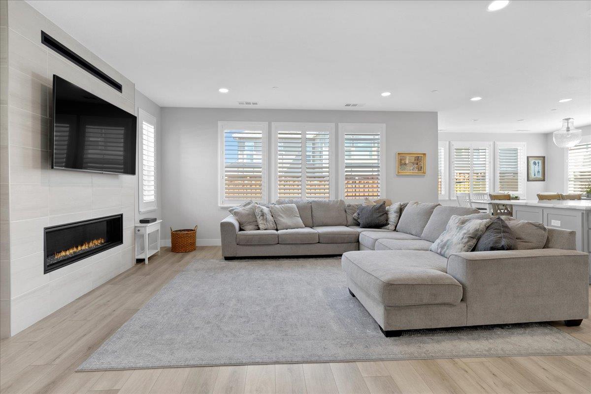 Detail Gallery Image 6 of 34 For 277 Skyview Dr, Marina,  CA 93933 - 4 Beds | 3 Baths