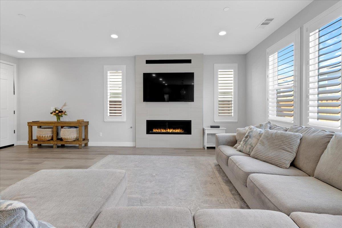 Detail Gallery Image 7 of 34 For 277 Skyview Dr, Marina,  CA 93933 - 4 Beds | 3 Baths