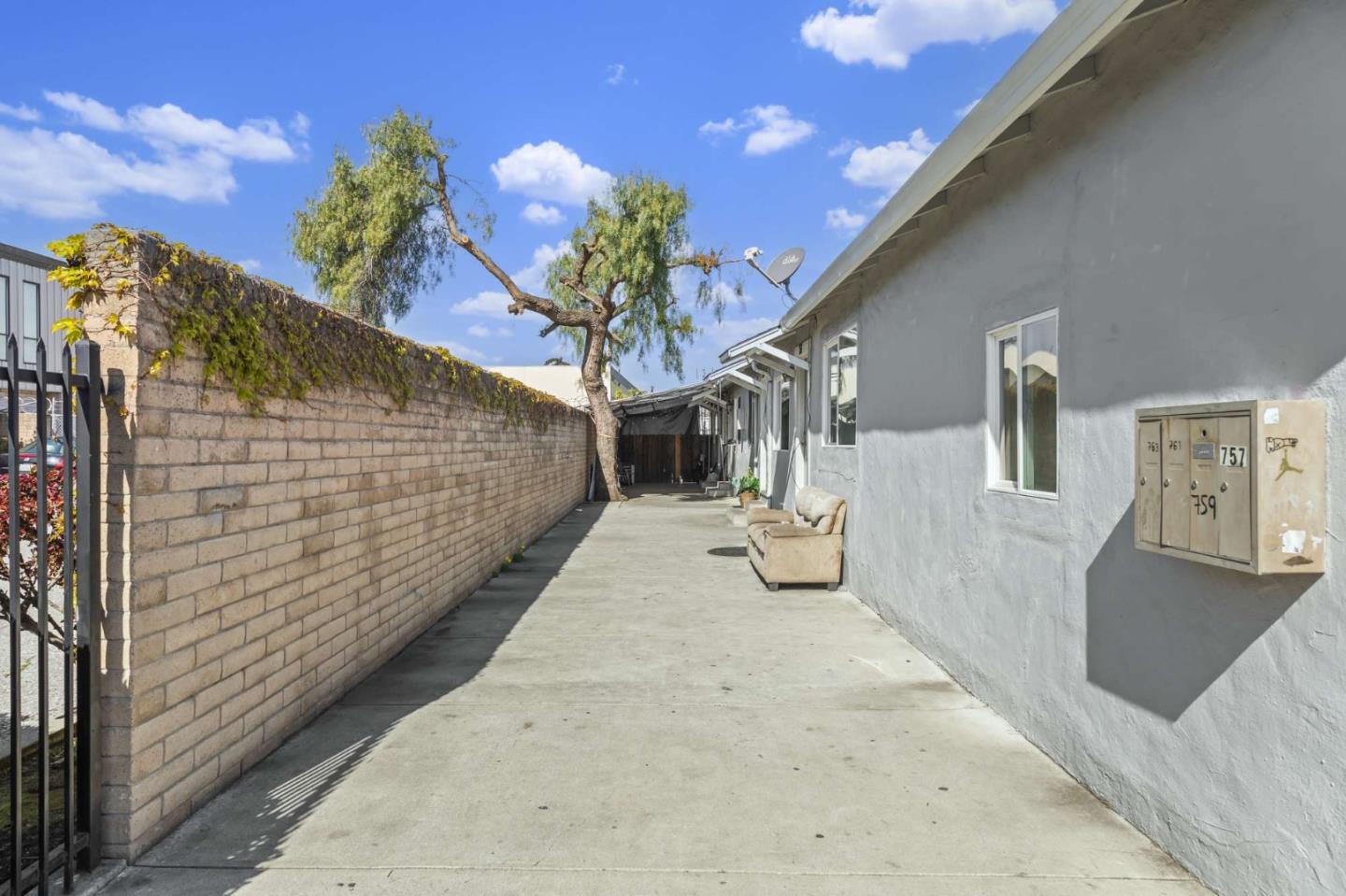 Detail Gallery Image 6 of 12 For 757 Warrington Ave, Redwood City,  CA 94063 - – Beds | – Baths