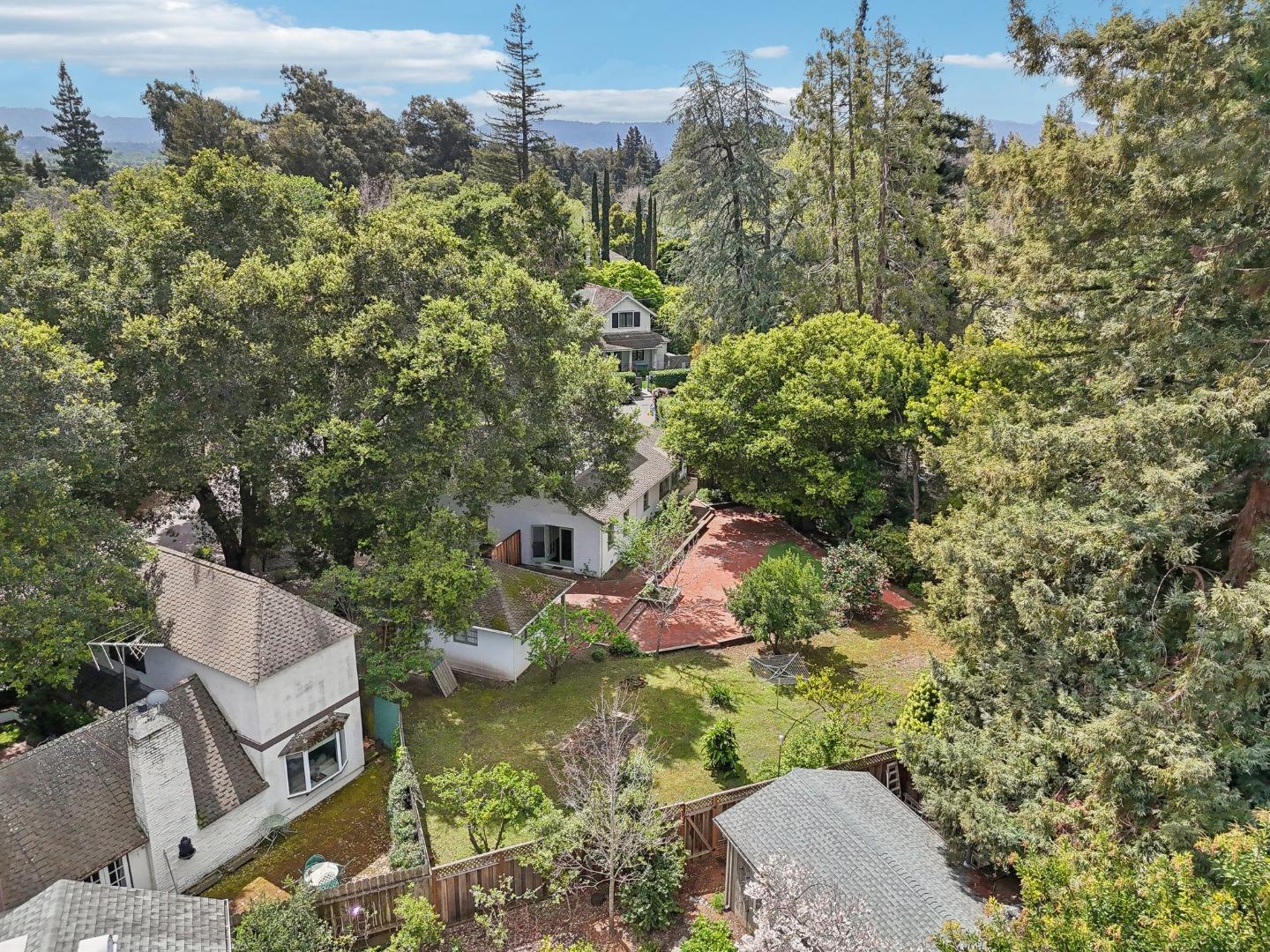 Detail Gallery Image 14 of 81 For 1040 Creek Dr, Menlo Park,  CA 94025 - 4 Beds | 2 Baths