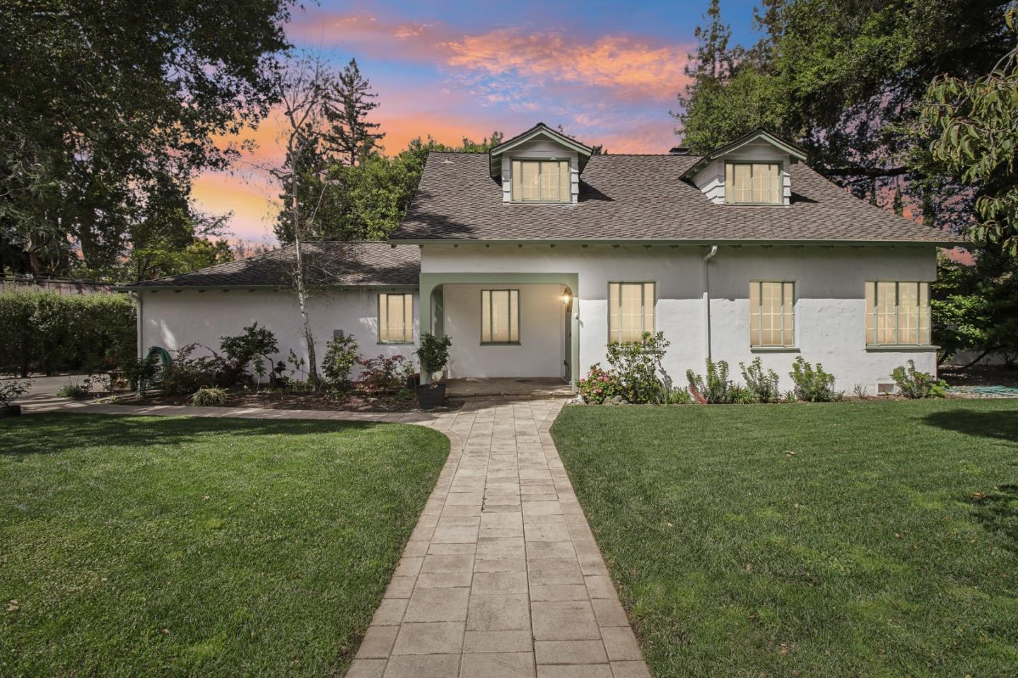 Detail Gallery Image 15 of 81 For 1040 Creek Dr, Menlo Park,  CA 94025 - 4 Beds | 2 Baths