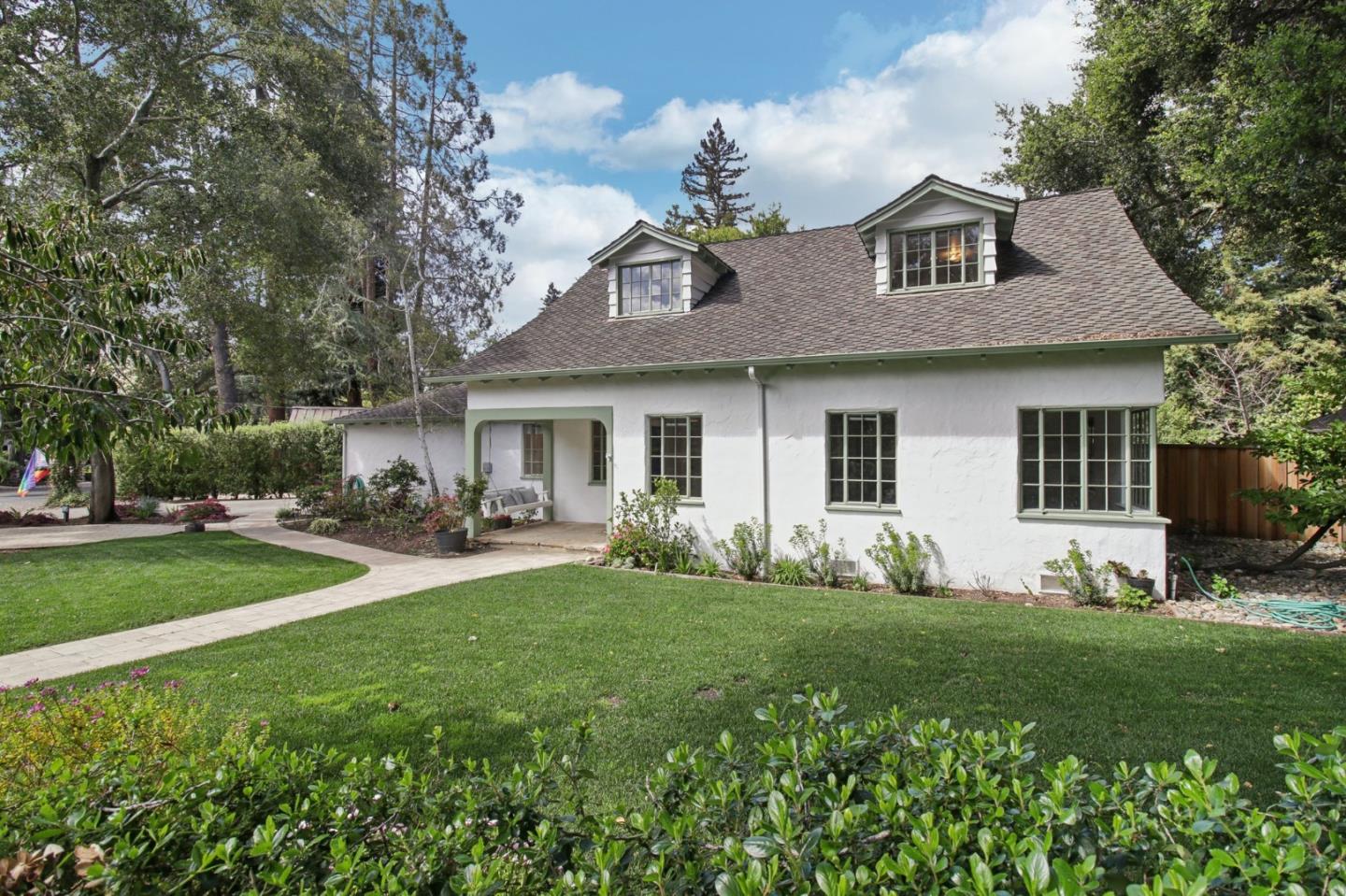 Detail Gallery Image 24 of 81 For 1040 Creek Dr, Menlo Park,  CA 94025 - 4 Beds | 2 Baths