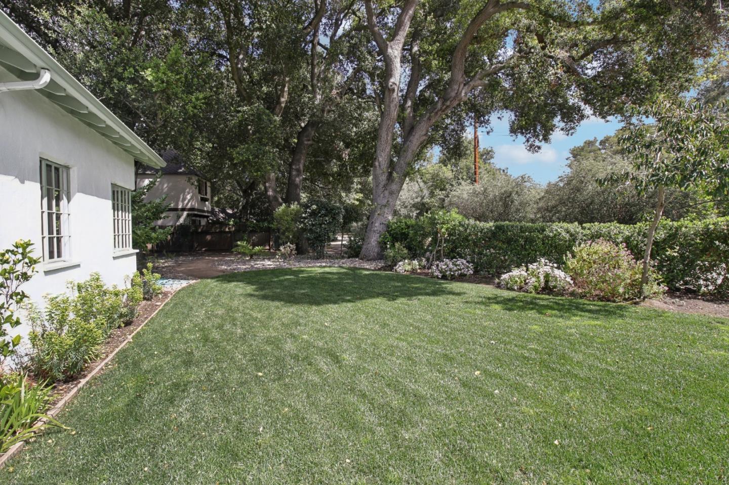 Detail Gallery Image 28 of 81 For 1040 Creek Dr, Menlo Park,  CA 94025 - 4 Beds | 2 Baths