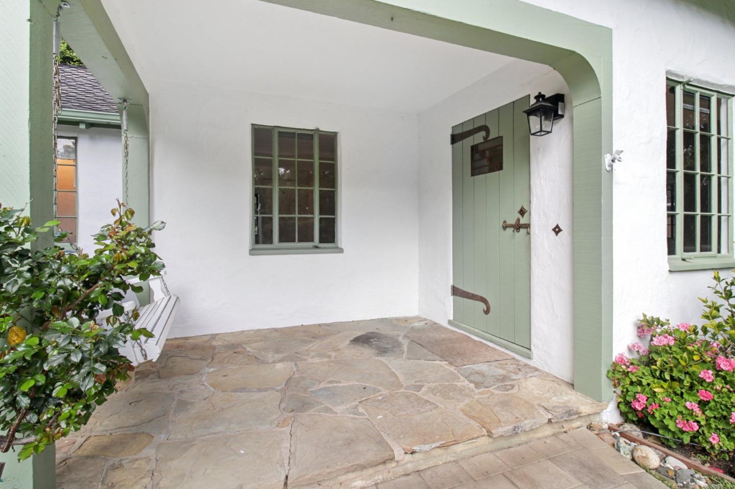 Detail Gallery Image 29 of 81 For 1040 Creek Dr, Menlo Park,  CA 94025 - 4 Beds | 2 Baths