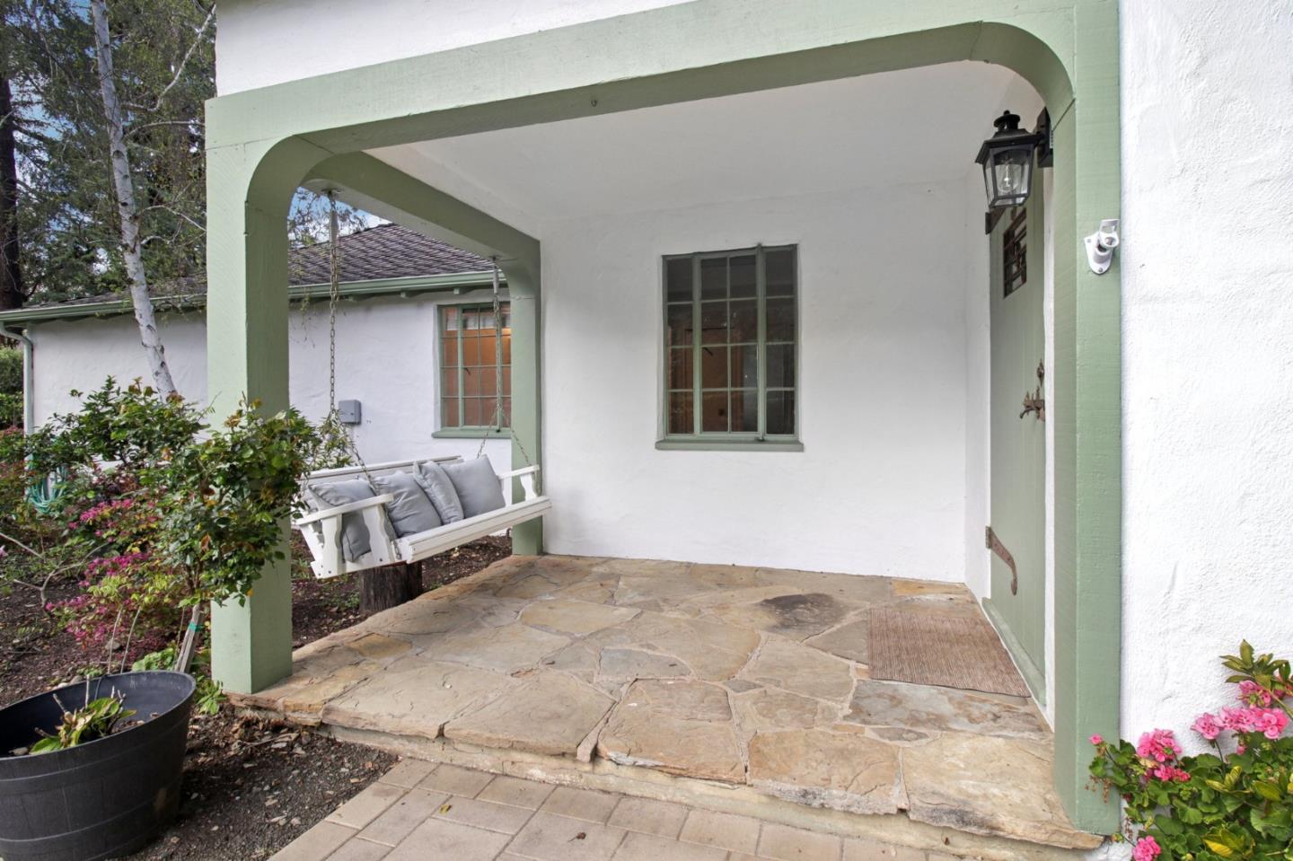 Detail Gallery Image 30 of 81 For 1040 Creek Dr, Menlo Park,  CA 94025 - 4 Beds | 2 Baths