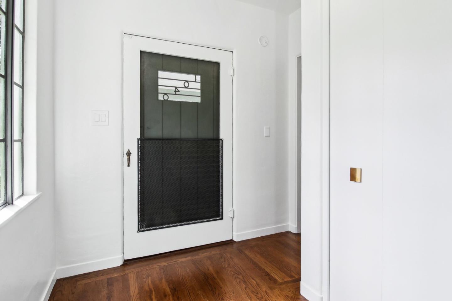 Detail Gallery Image 31 of 81 For 1040 Creek Dr, Menlo Park,  CA 94025 - 4 Beds | 2 Baths