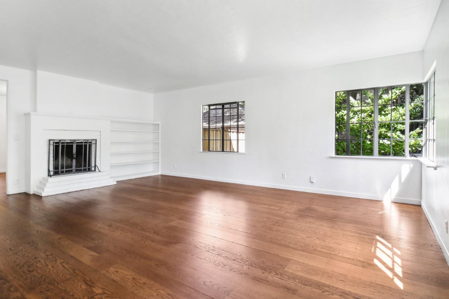 Detail Gallery Image 35 of 81 For 1040 Creek Dr, Menlo Park,  CA 94025 - 4 Beds | 2 Baths