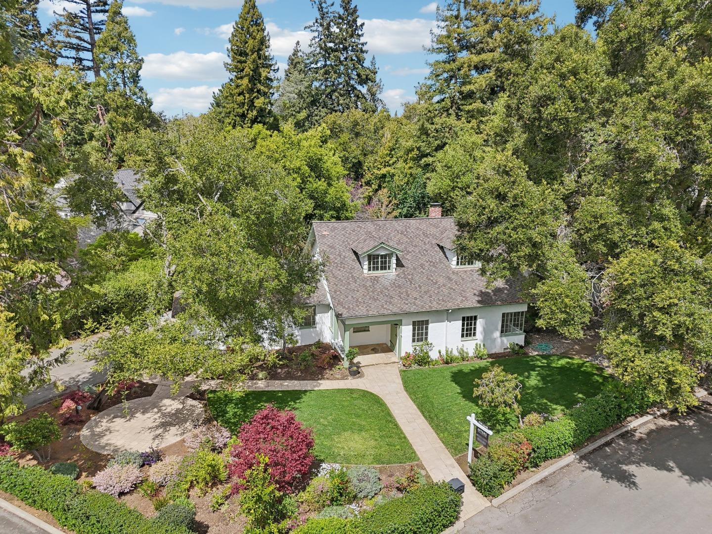 Detail Gallery Image 4 of 81 For 1040 Creek Dr, Menlo Park,  CA 94025 - 4 Beds | 2 Baths