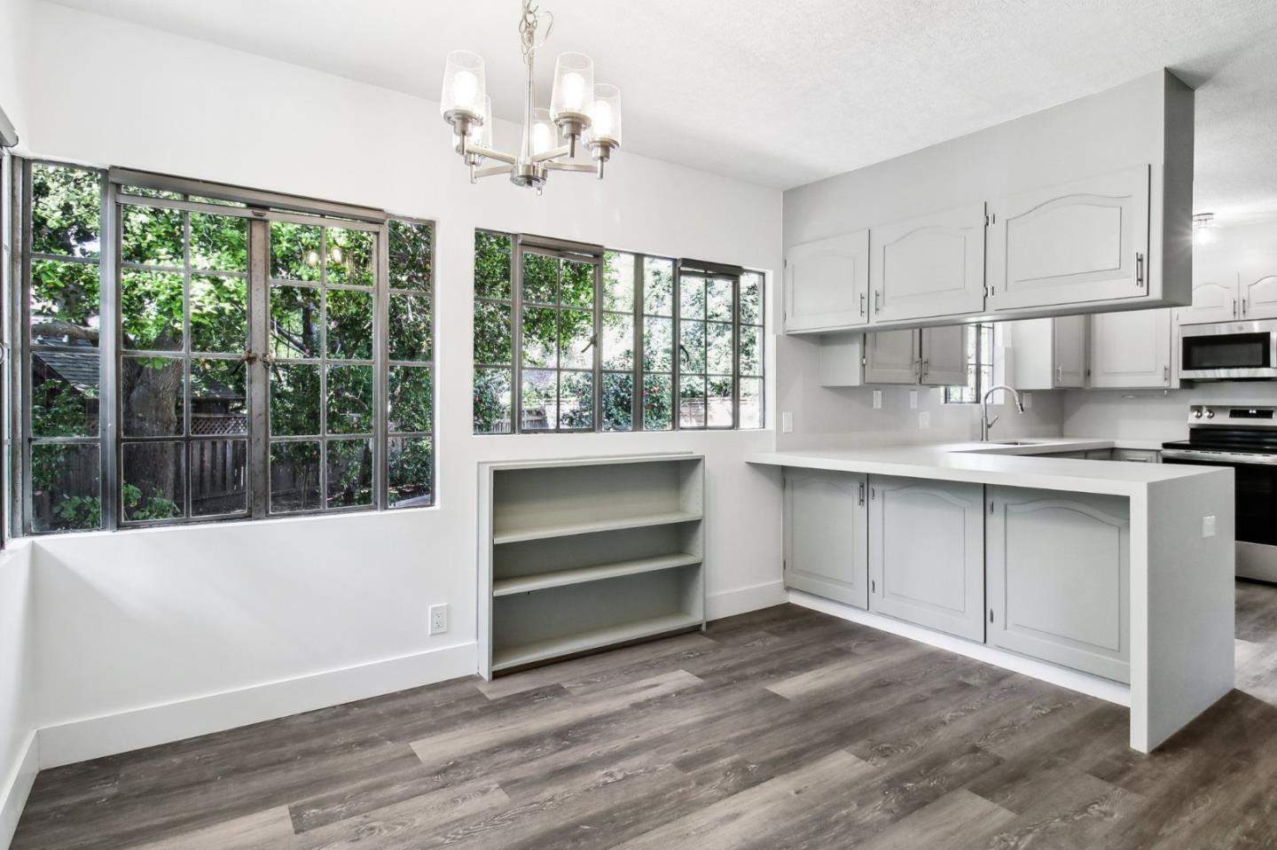 Detail Gallery Image 47 of 81 For 1040 Creek Dr, Menlo Park,  CA 94025 - 4 Beds | 2 Baths