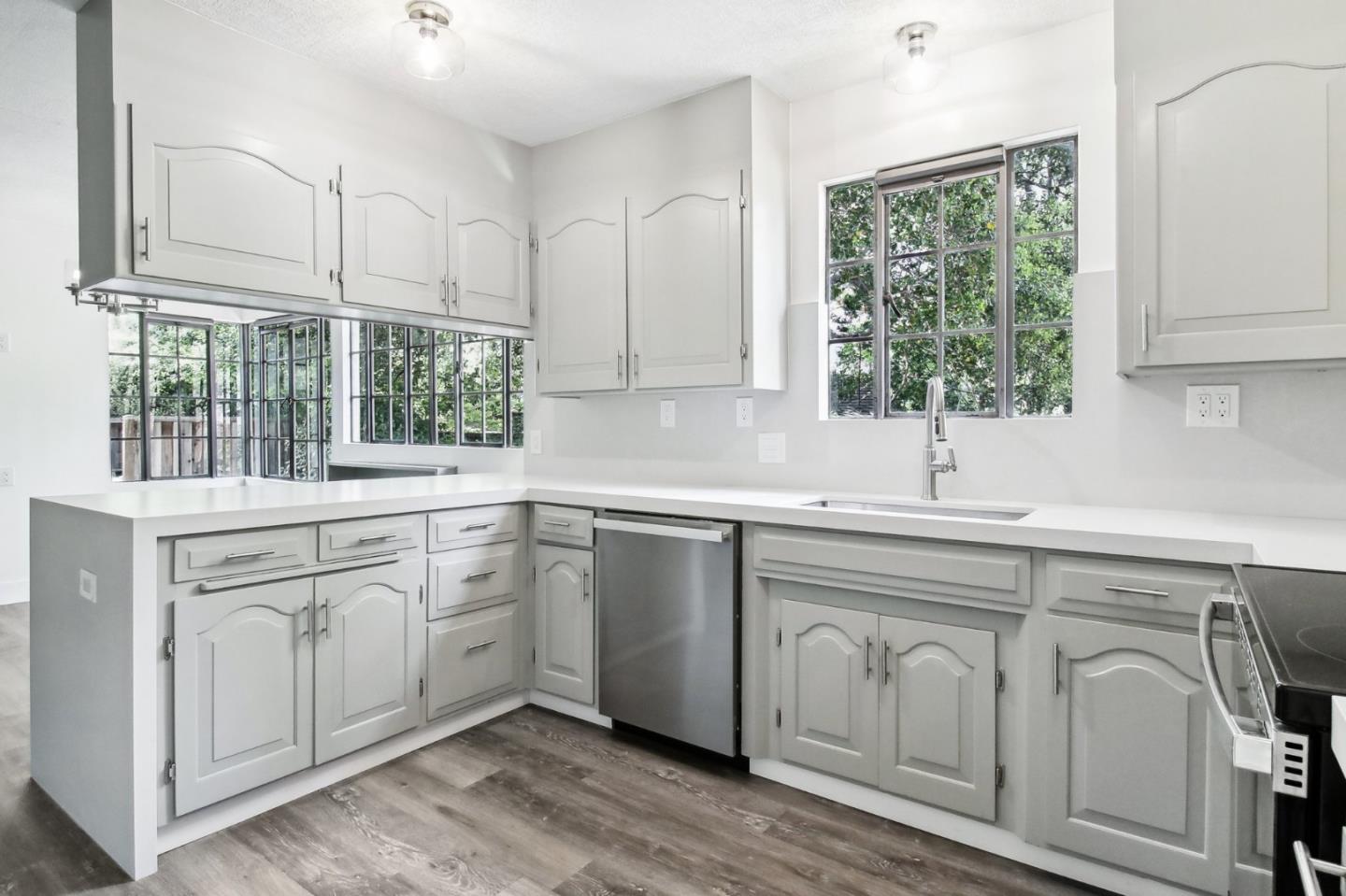 Detail Gallery Image 49 of 81 For 1040 Creek Dr, Menlo Park,  CA 94025 - 4 Beds | 2 Baths