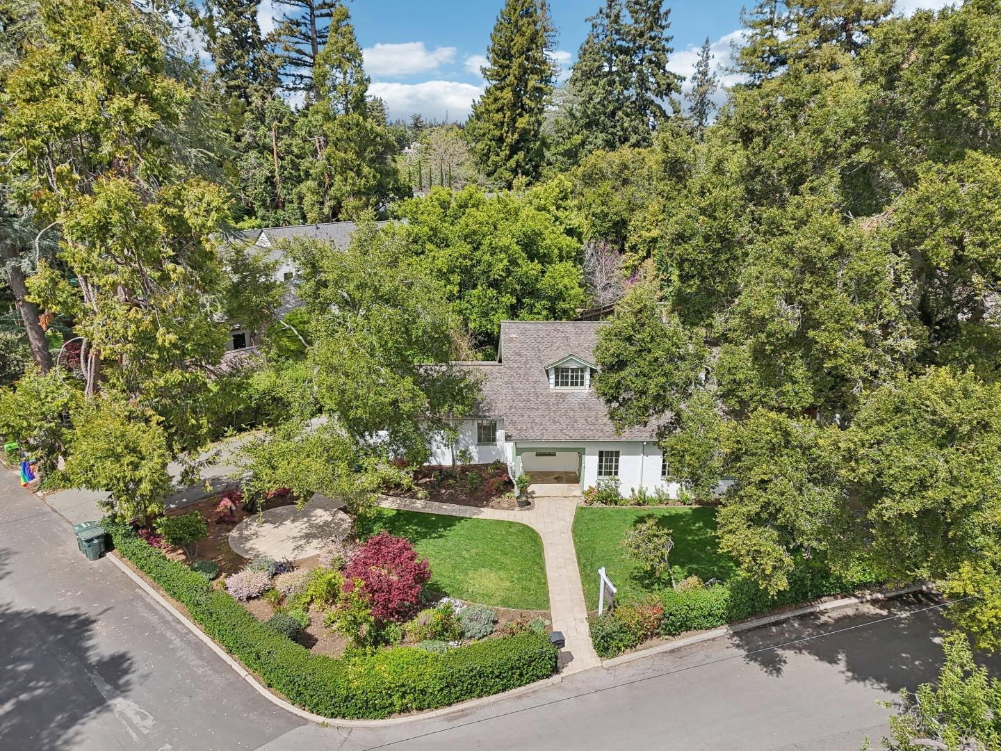 Detail Gallery Image 5 of 81 For 1040 Creek Dr, Menlo Park,  CA 94025 - 4 Beds | 2 Baths