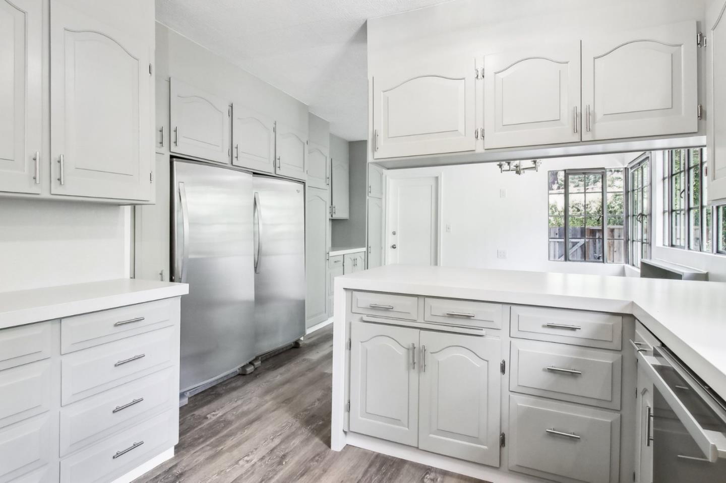 Detail Gallery Image 51 of 81 For 1040 Creek Dr, Menlo Park,  CA 94025 - 4 Beds | 2 Baths